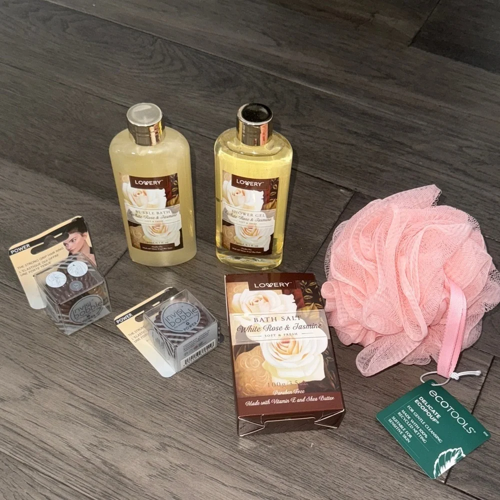Lovery and Bath salt & Bubble bath and shower gel Set with strong grip hair tie